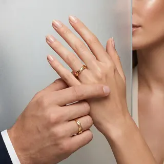 نمای حلقه ست لارا روی دست زن و مرد